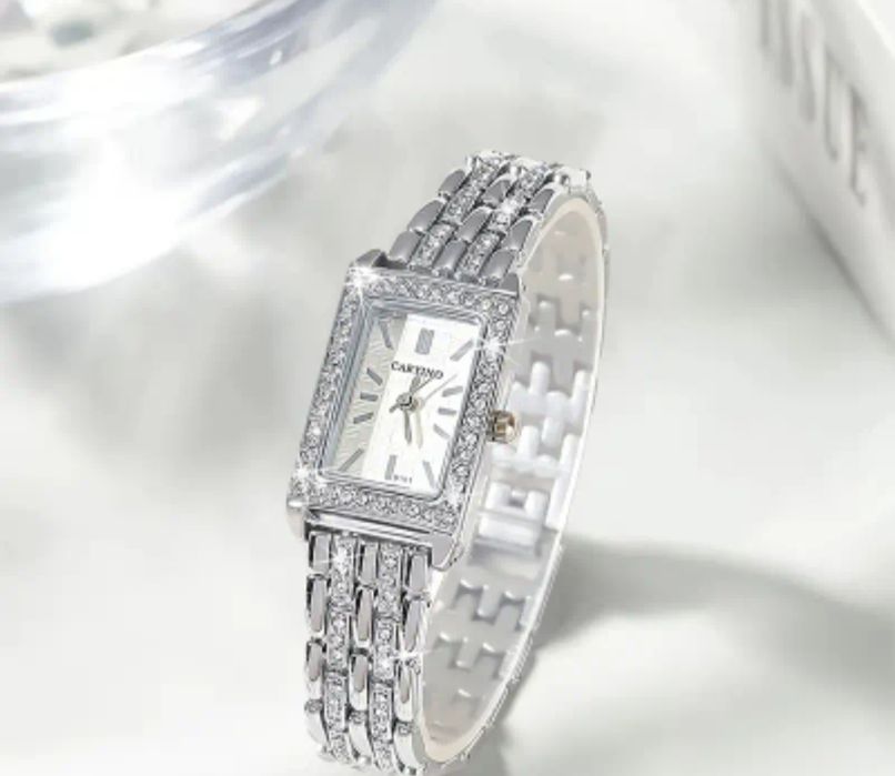 Годинник жіночий. Браслет з прикрасами