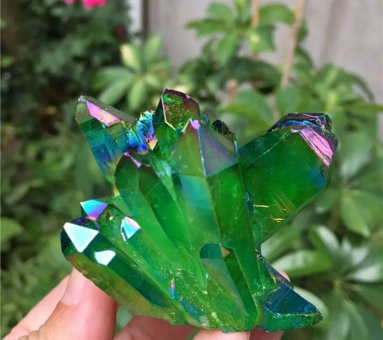 Zielony kryształ kwarcowy tęczowy aura dekoracyjny szmaragd ozdobny