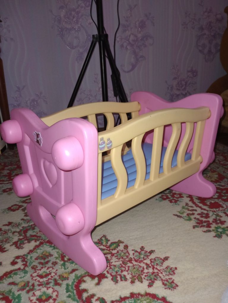 Кроватка детская/ игрушки