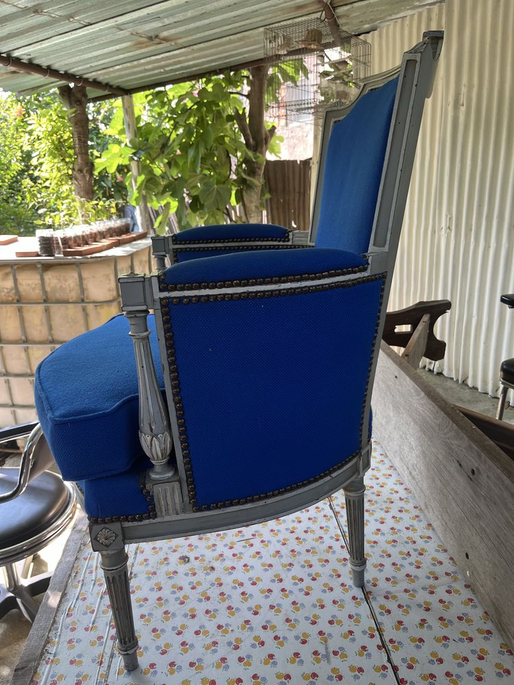 Cadeirão azul vintage