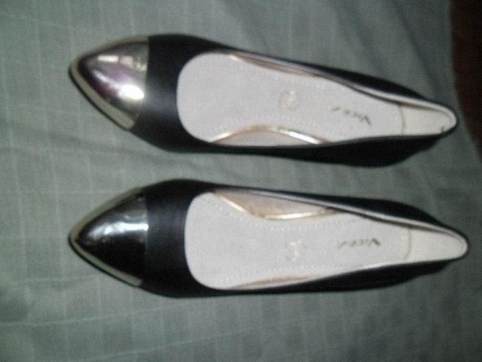 Szpilki czarne lub  czarne ze złotymi noskami