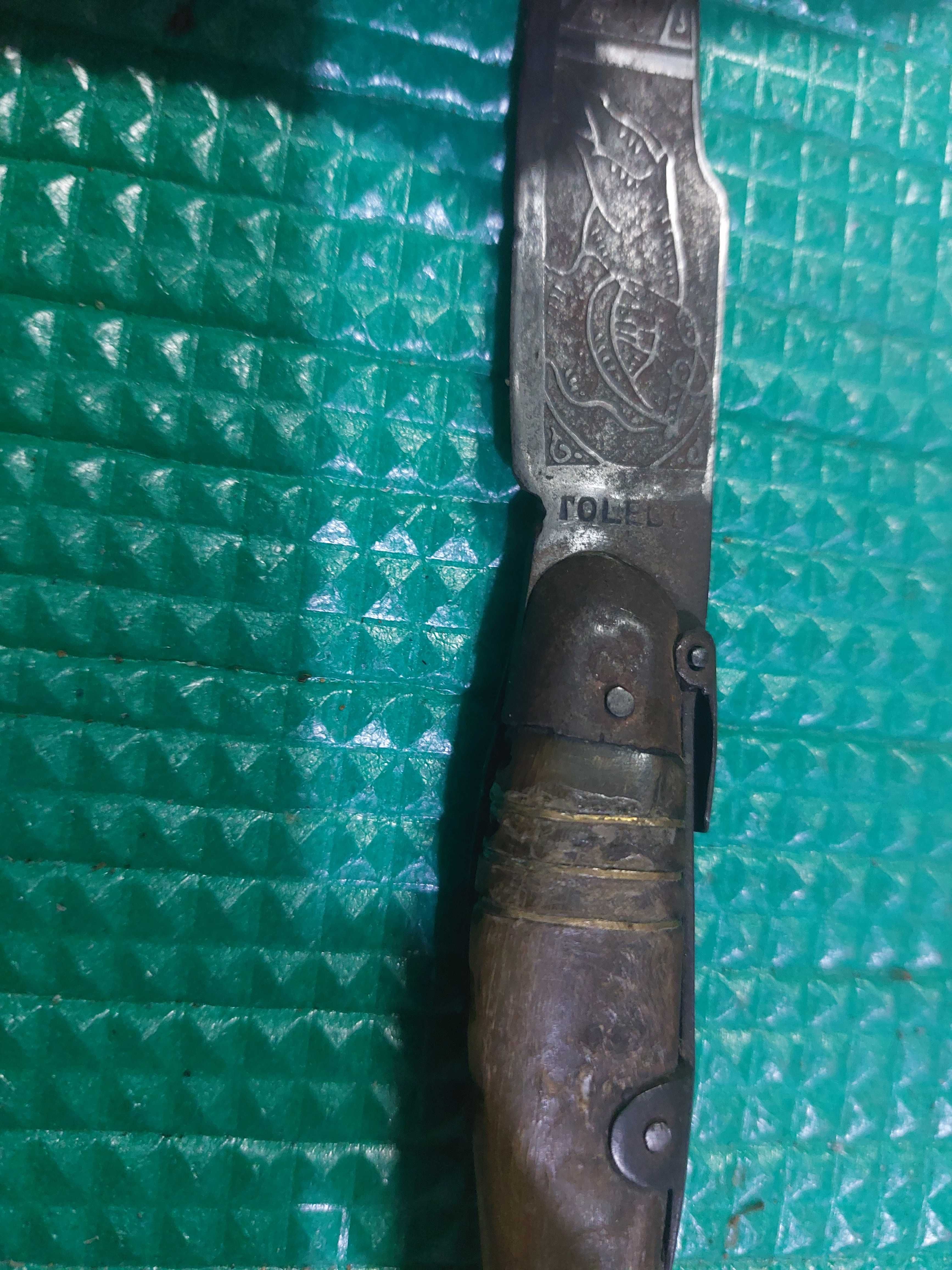 Canivete antigo feito à mão em aço toledo