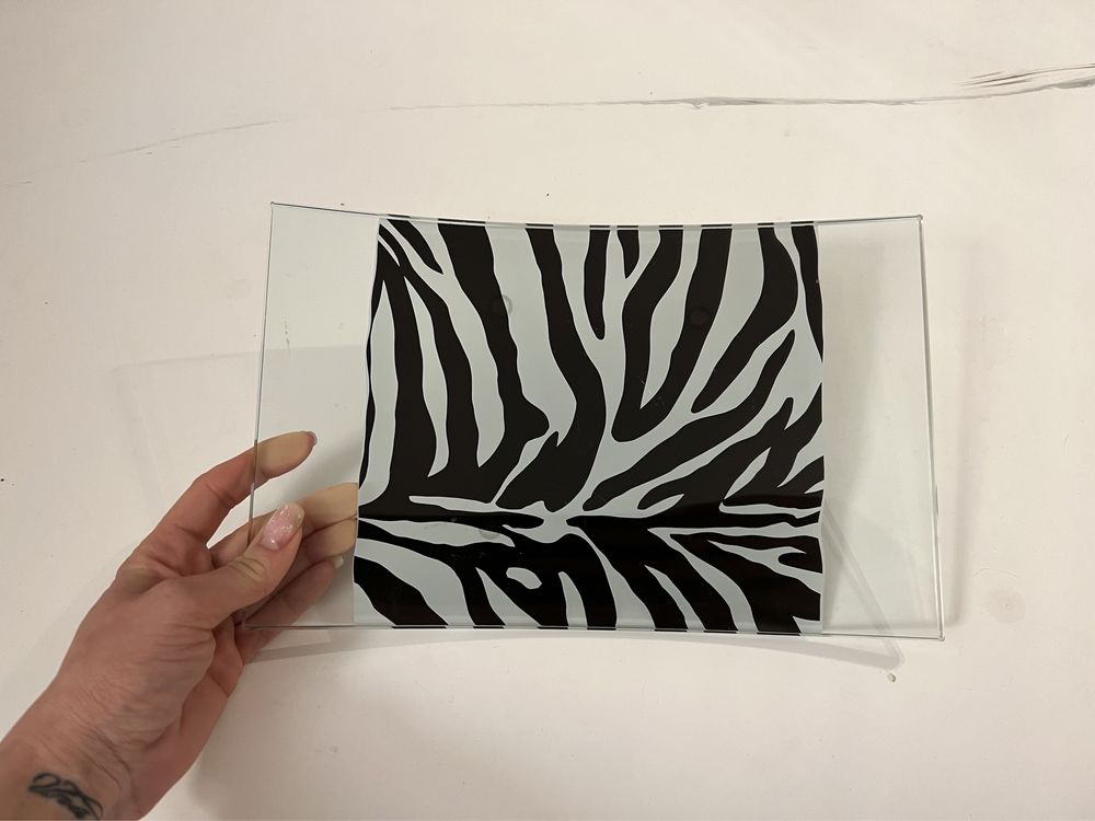 Patera szklana zebra