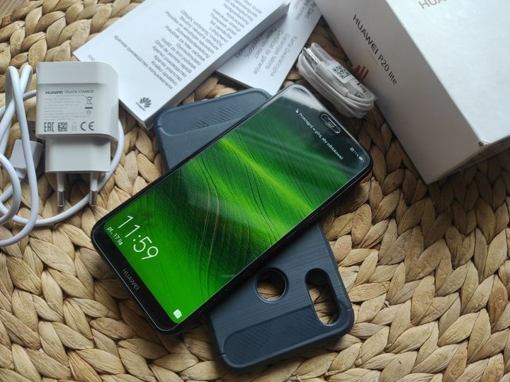 Huawei P20 lite szkło z etui, komplet prodenta, stan niemal jak nowy