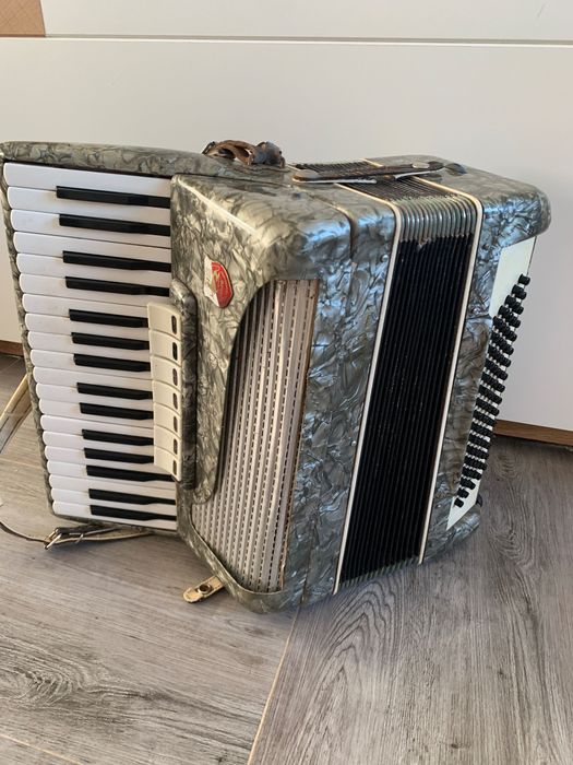 Akordeon BFA Muza Polonez 80 Basów 42x40x19 cm Do Renowacji