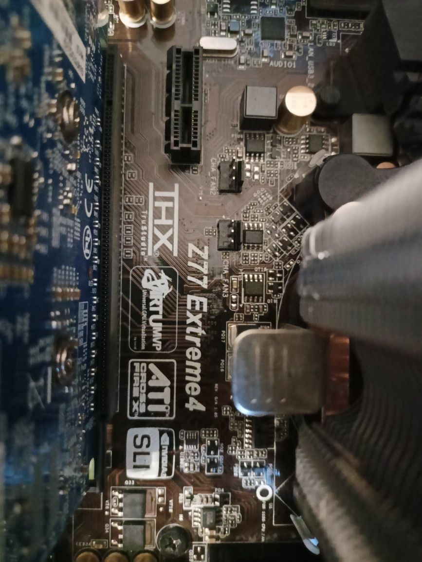 Komputer (Z77 EXTREME 4 GTX 750 TI 16GB RAM)