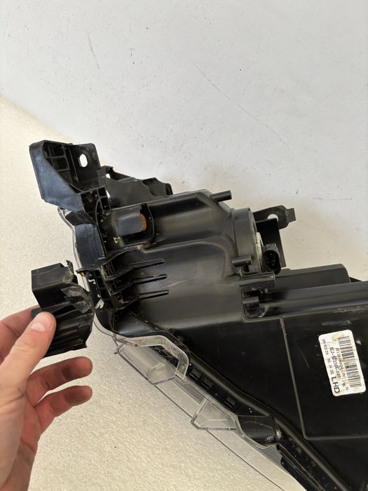 Toyota Hilux VIII 8 lift 20- lampa prawy przód prawa przednia EU