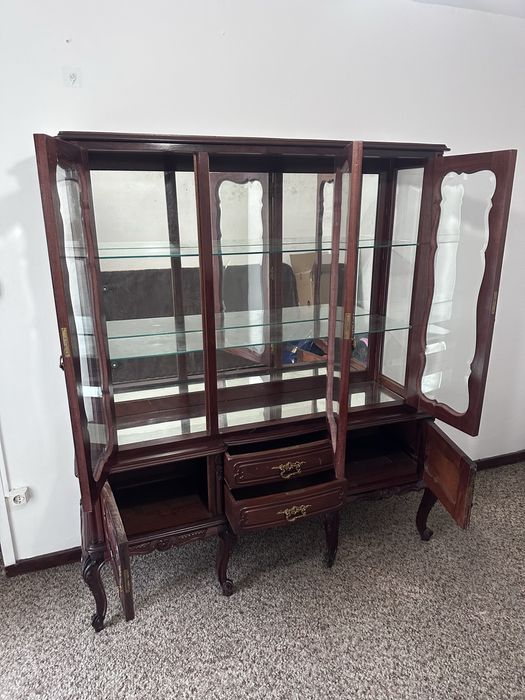 Cristaleira ou vitrine estilo Queen Anne