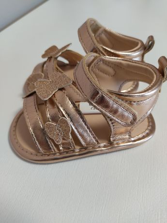 Sandałki butki buciki niemowlęce niechodki złote