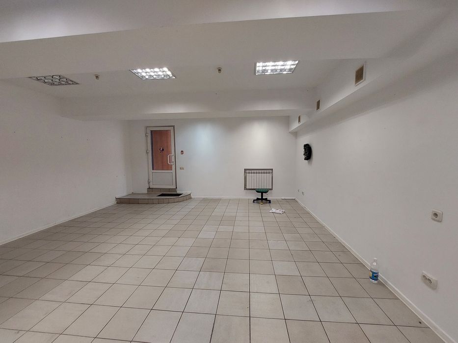 Приміщення, площа Унівеситетська, біля Інтрейду, цоколь, 75 кв.м