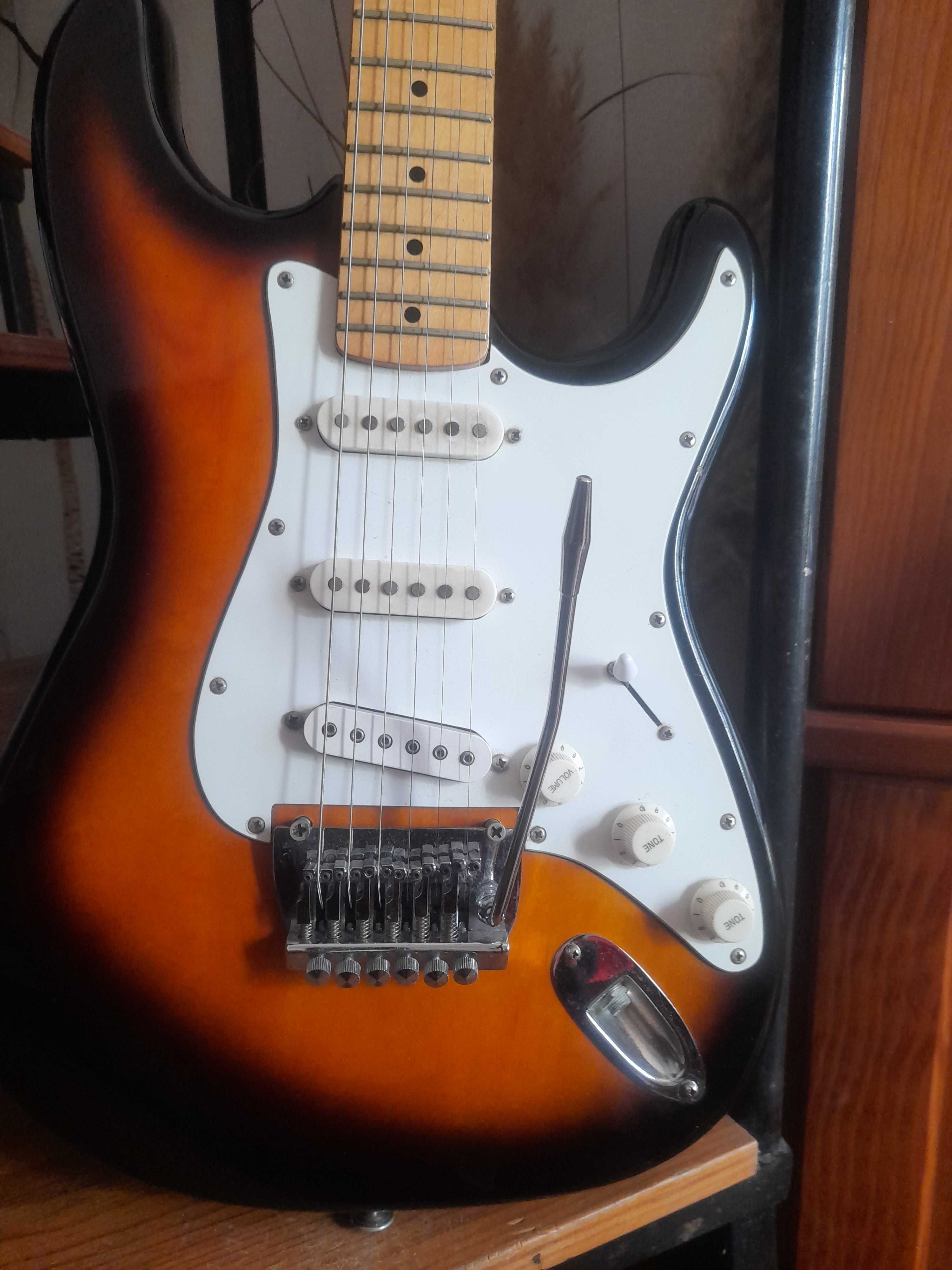 Guitarra Hondo + Case