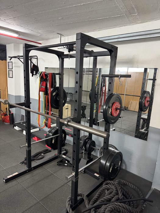 Adidas home rig + barra olímpica 20kgs + bumpers 110kgs