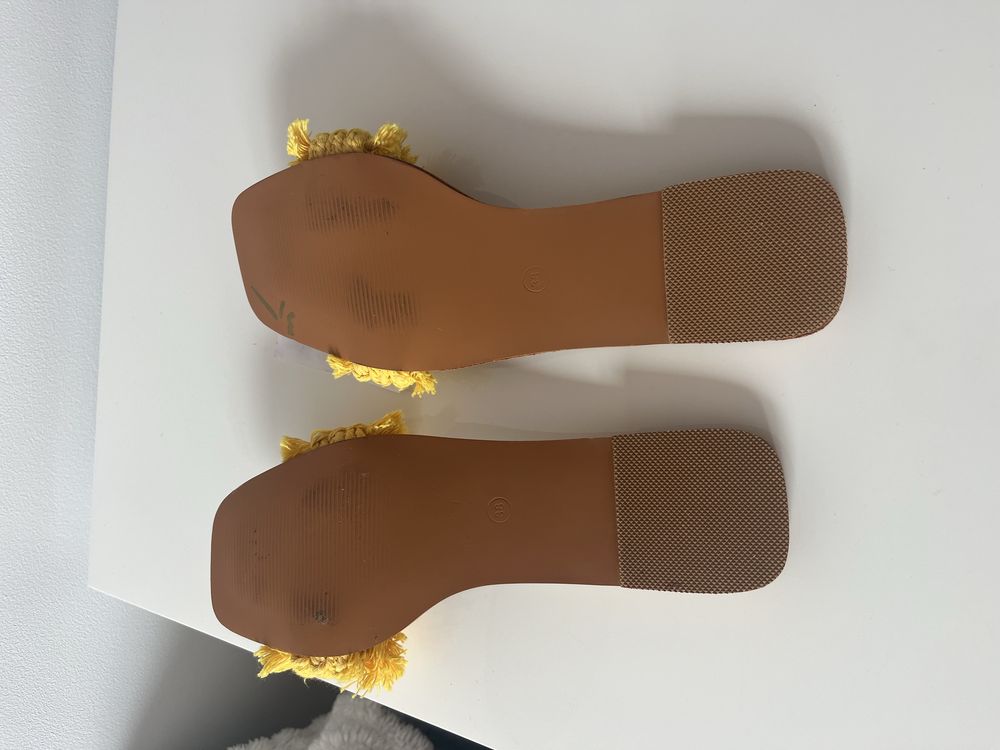 Nowe żółte klapki w stylu boho