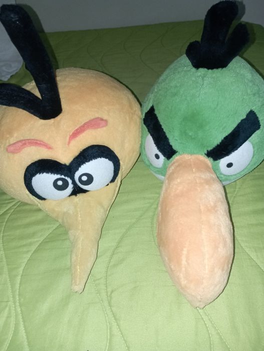 Vários peluches da coleção angry birds