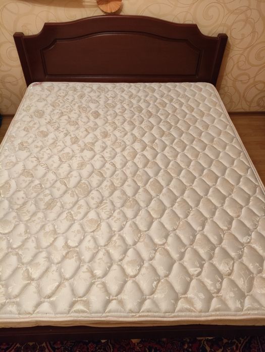 Ліжко двоспальне  з натурального дерева