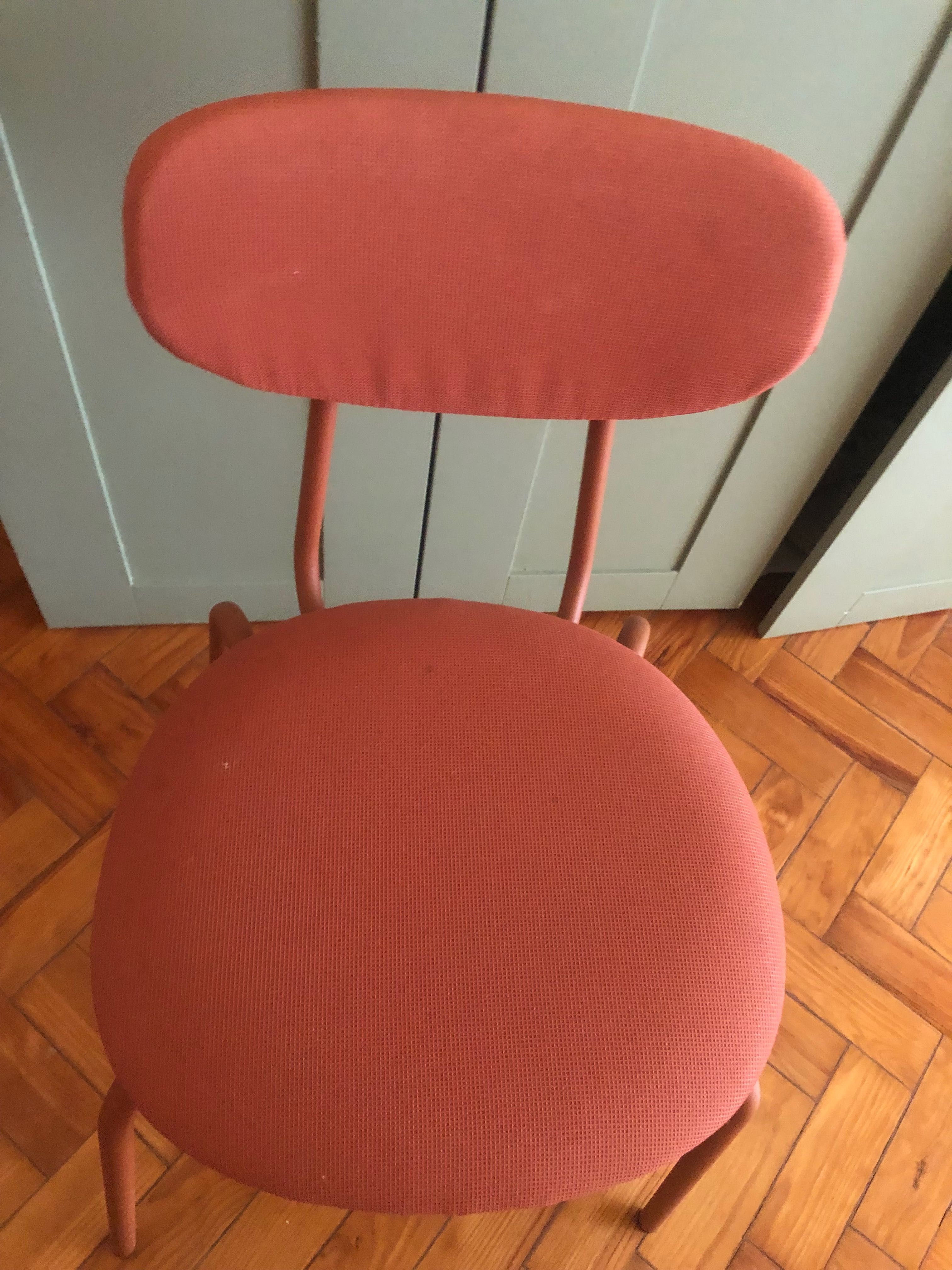 3 cadeiras cor de terra ikea