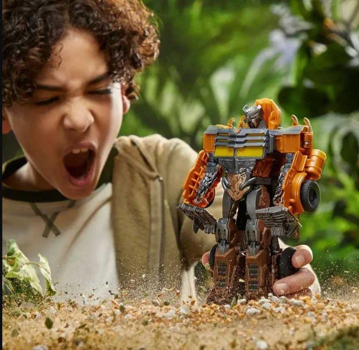 Transformers Buzzworthy Bumblebee Smash Changers Scourge. В наличии