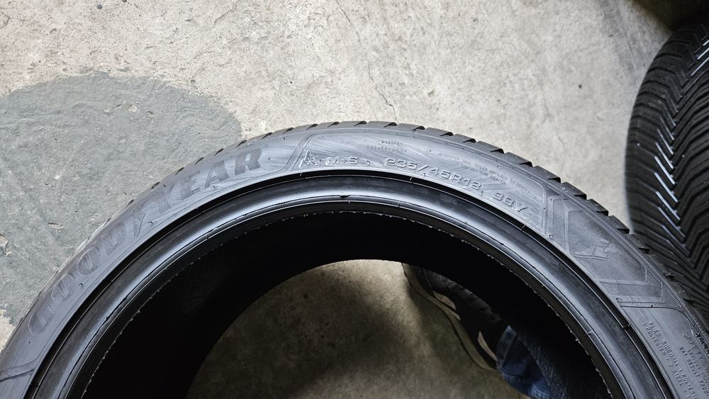 opony używane 235/45R18 Goodyear vector 4season Gen-3