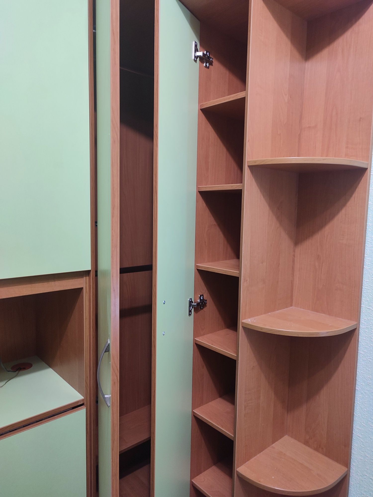 Продам  стінку в кімнату