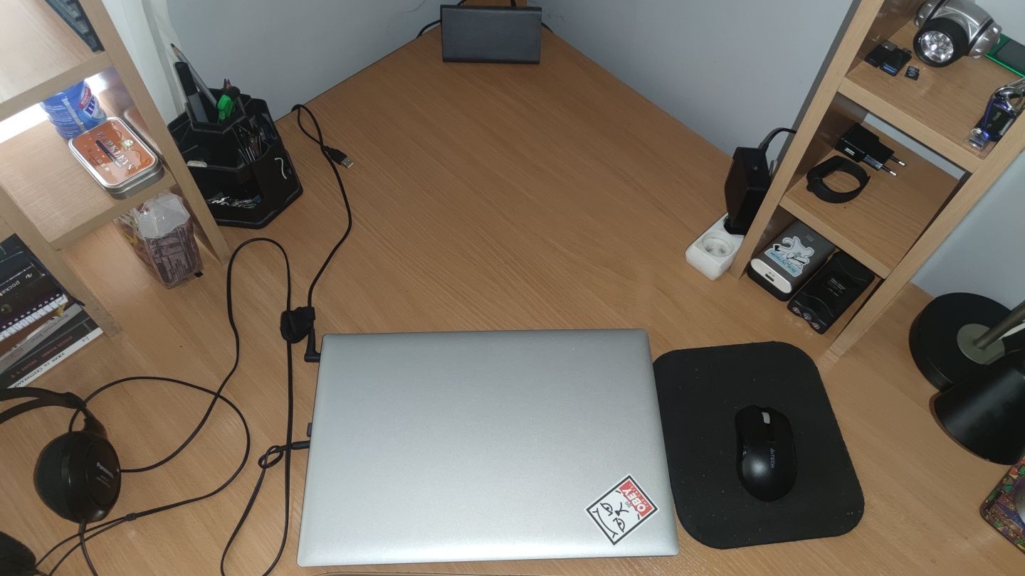 Комп'ютерний і письмовий кутовий стіл