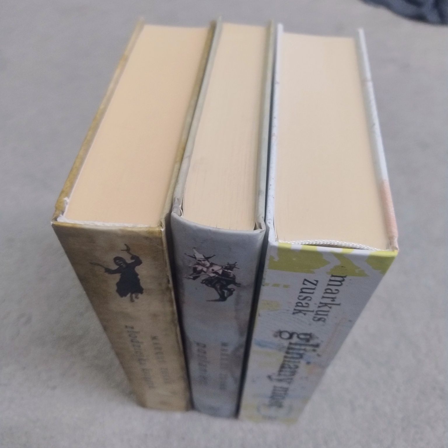 Złodziejka książek Posłaniec Gliniany most Markus Zusak