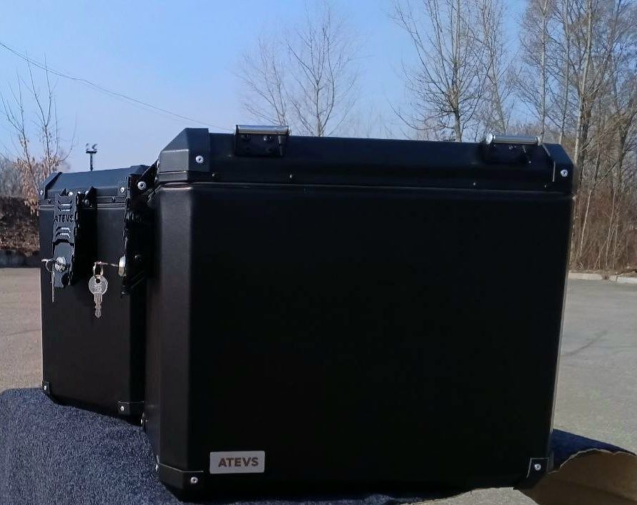 Бокові алюмінієві кофри 32 л ATEVS – Нові, з кріпленням та замком
Укра