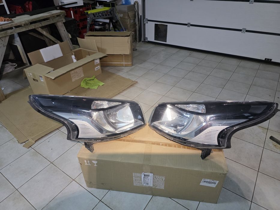 Фара Renault Trafic 3