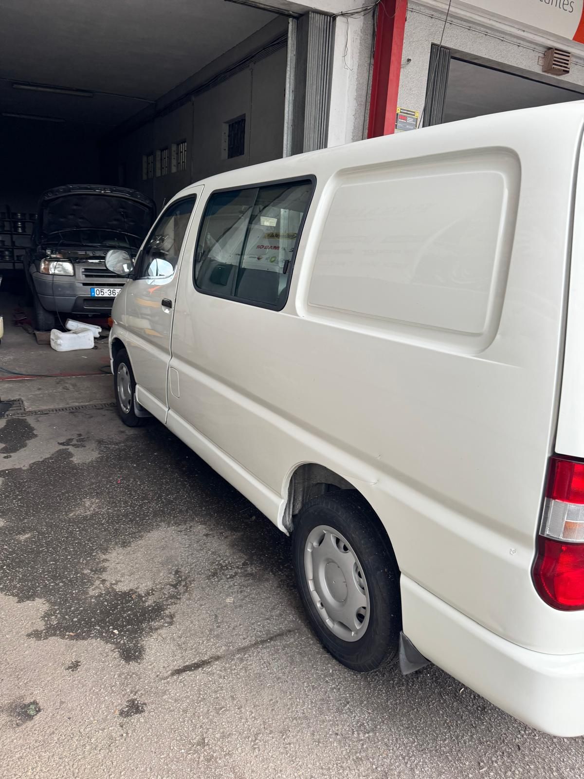Toyota hiace 6 lugares