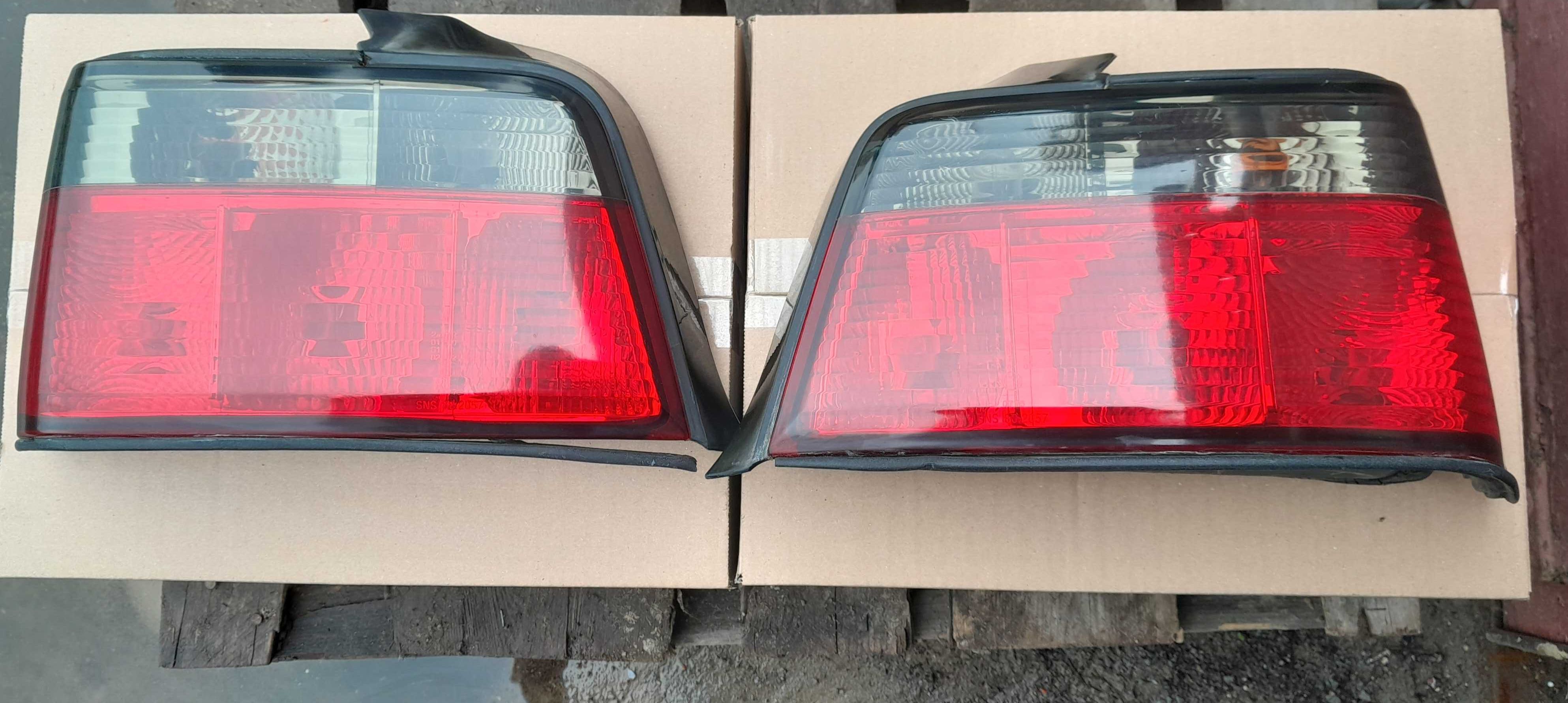 Bmw e36 sedan lampa prawa lewa tylna tyl dymione