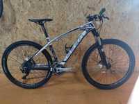 Quer carbono com rockshox e Xt