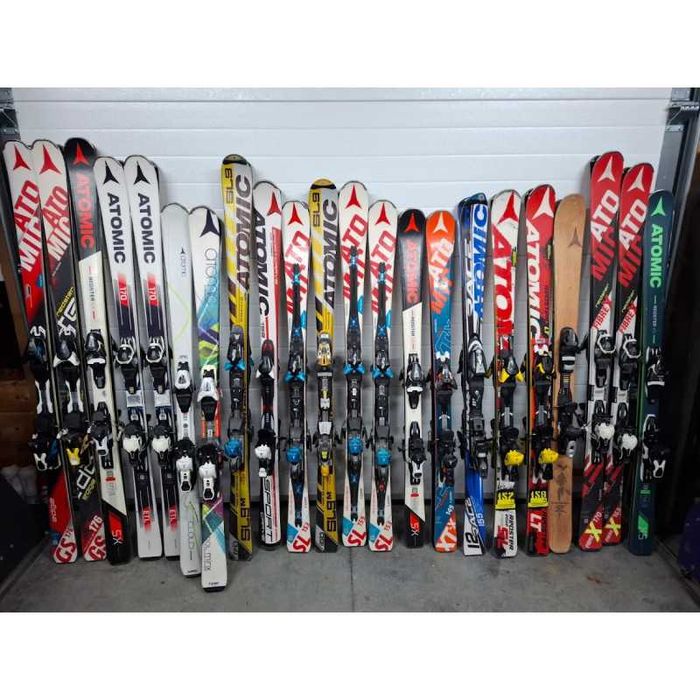 Zestaw 21 par nart zjazdowych Atomic stan bardzo dobry