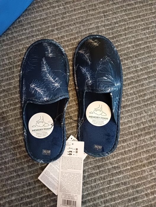 Nowa kapcie damskie w piórka 36/37