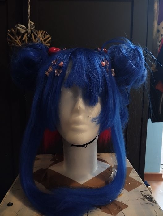 Niebiesko czerwony wig