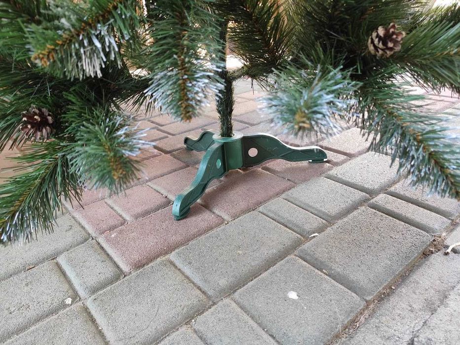 Штучні Ялинки та сосни у вашу хату від магазина Голкаленд.