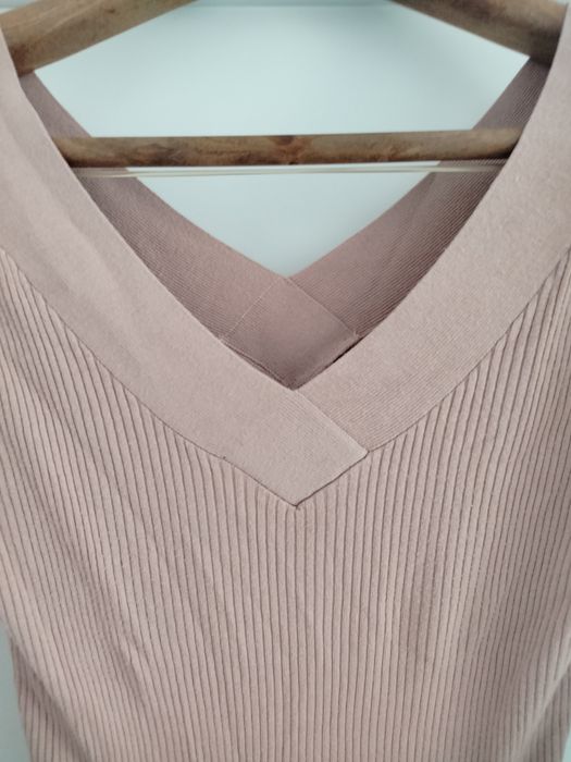 Sweterek z odkrytymi ramionami