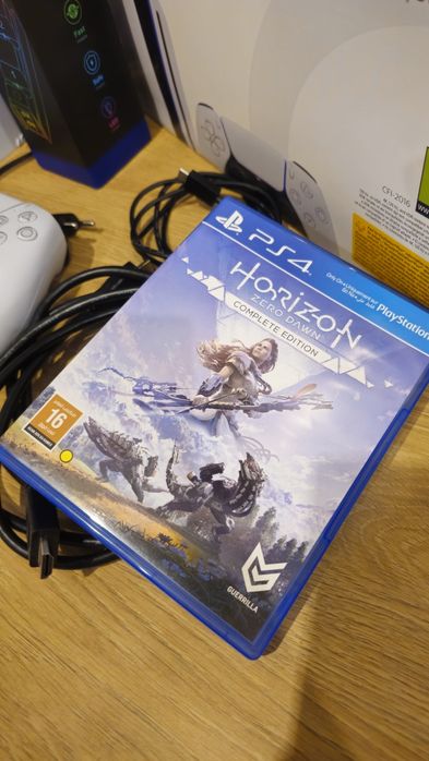 Playstation 5 slim z napędem dysk 1 tb 2 pady i ładowarka + gra