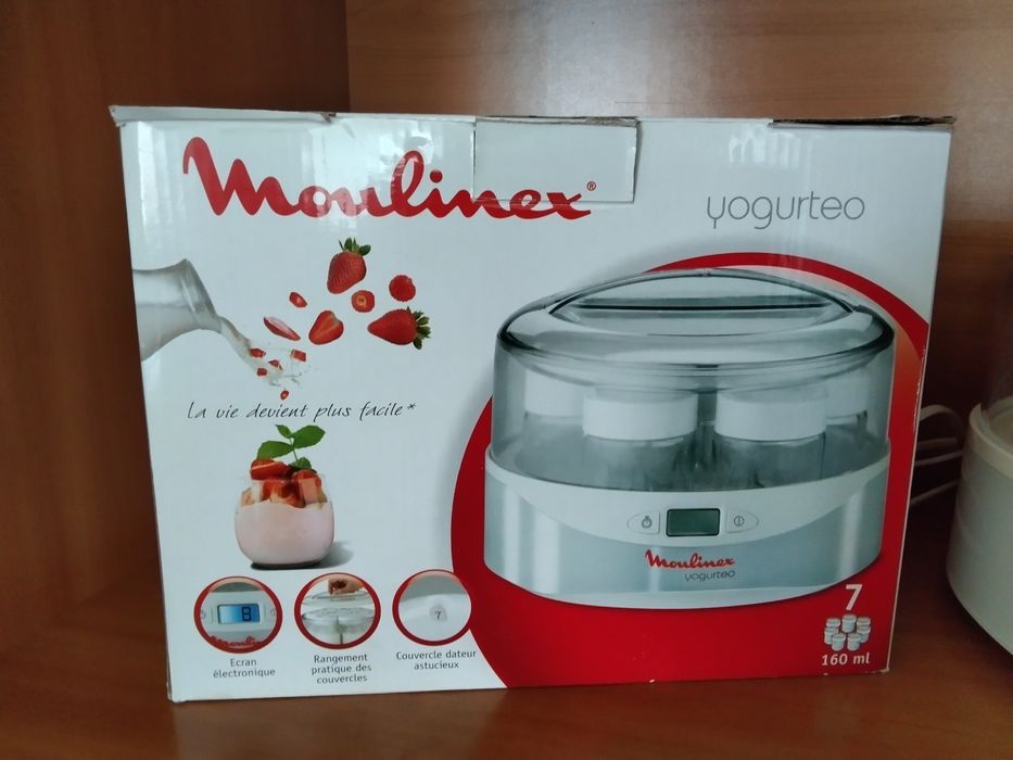 Йогуртница  MOULINEX на 7 баночек.