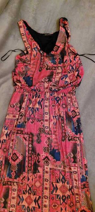 Sukienka kolorowe wzory