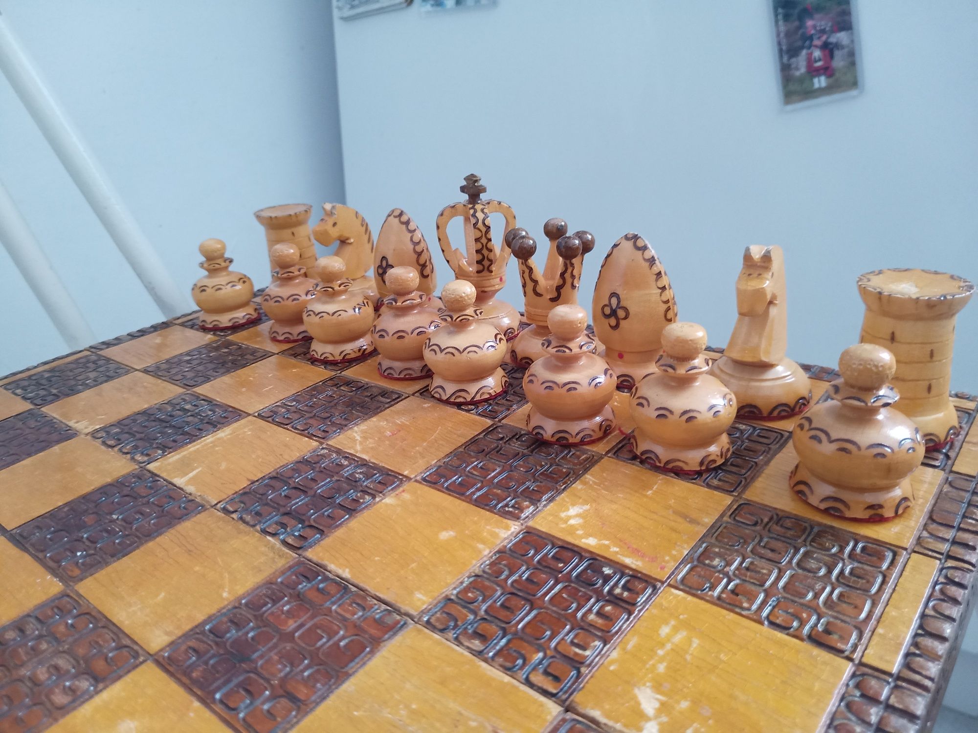 Stare drewniane szachy