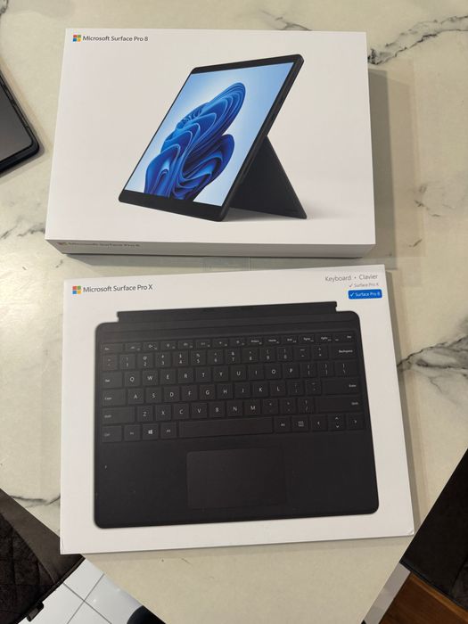 Microsoft Surface Pro 8 ( core i5) + klawiatura. 
 Mocny , Dotykowy.