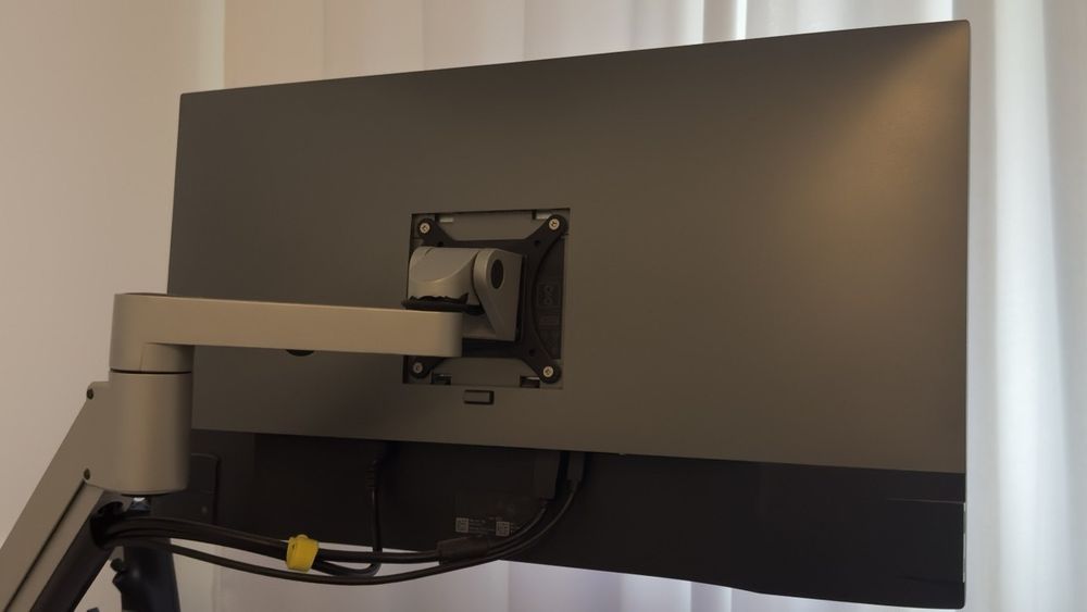 Монітор Dell U2720Q (210-AVES)