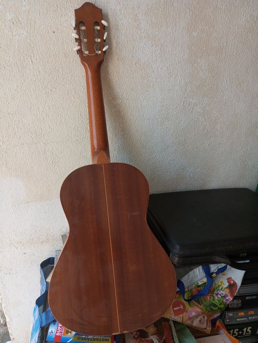 Guitarra antiga muito boa madeira boa escala