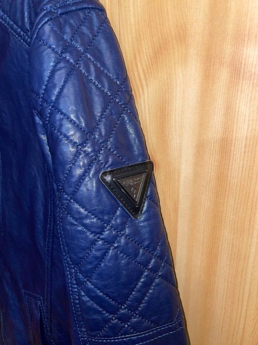 Нова куртка GUESS