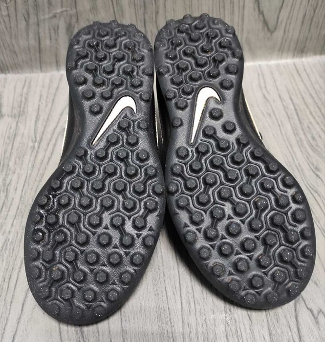 32 Nike оригінальні шкіряні дитячі сороканожки, бутси