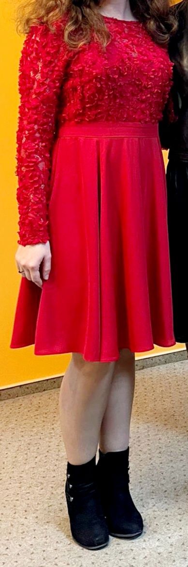 Sukienka czerwona koronka zwiewna. Orsay