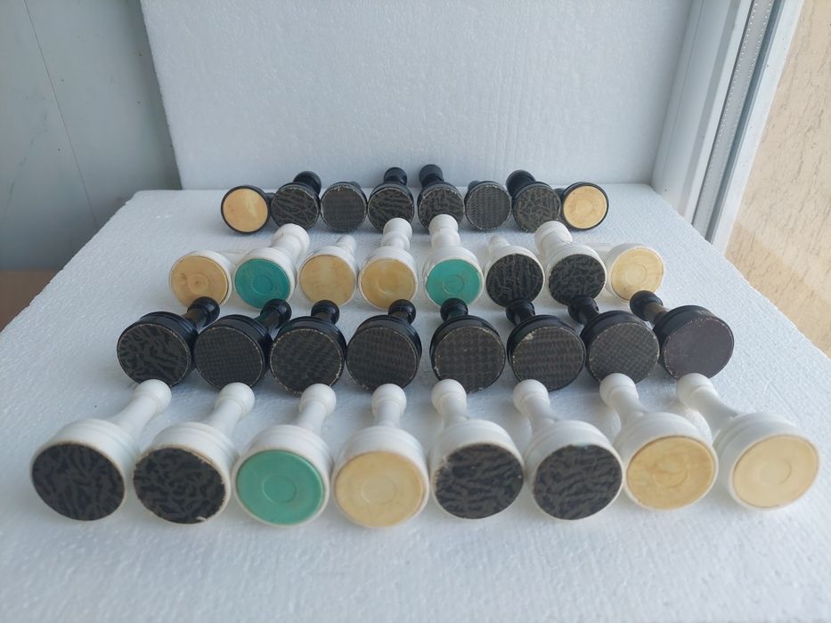 Шахматные фигуры пластиковые