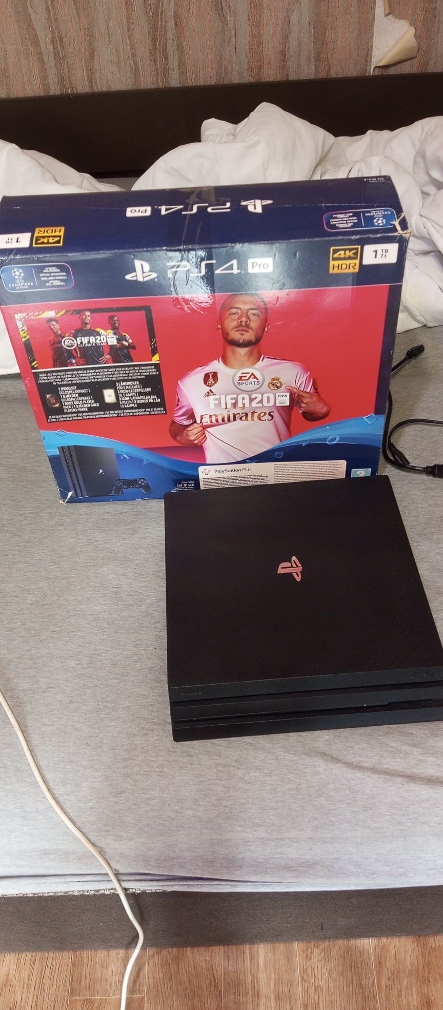 Продам PS4 1 tr.