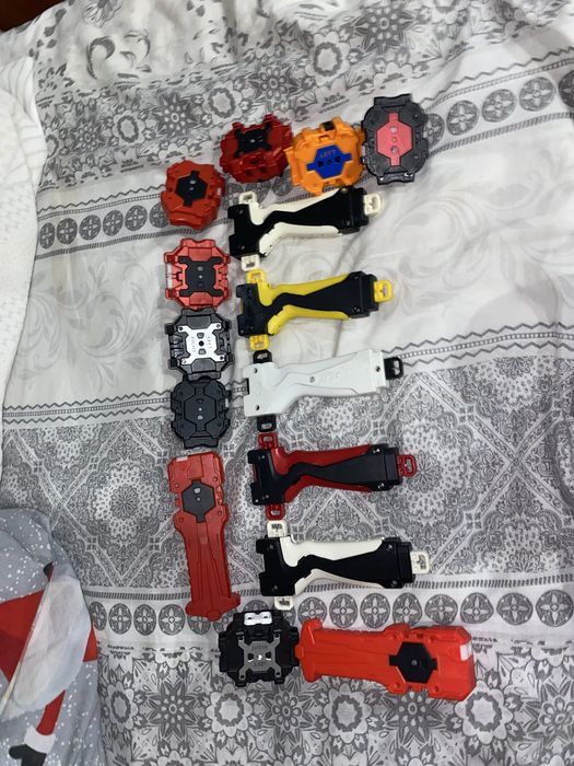 Запускалки і ручки для бейблейд