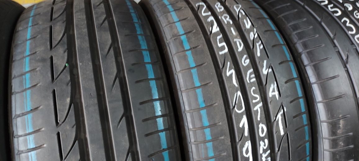 Pneus 225/40/19 e 255/35/19 semi novos