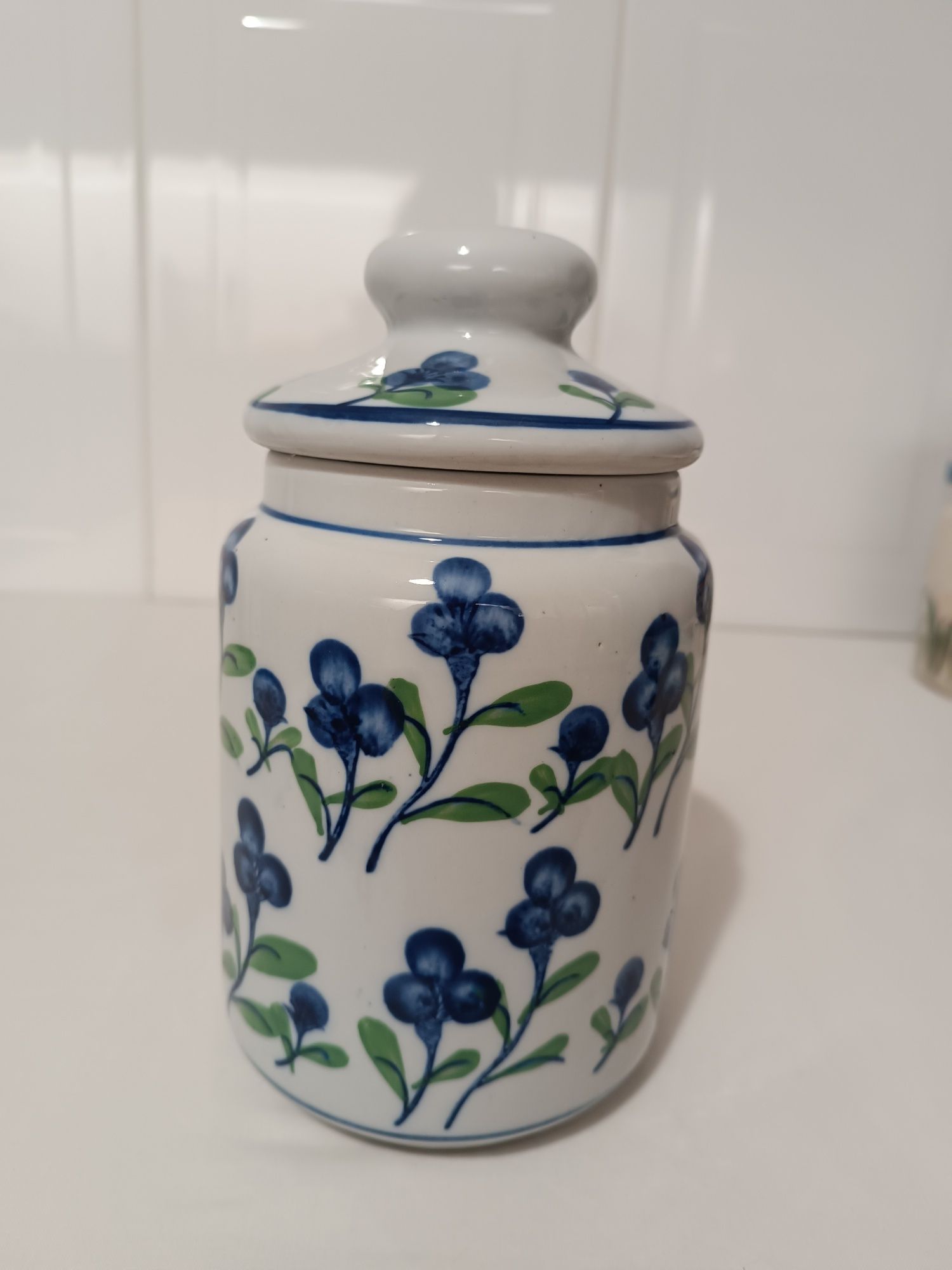 Pote Biscoiteira e Porcelana. 21 cm